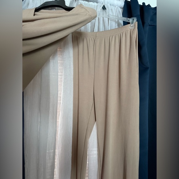 Lounge set Three-Piece Lounge tan ribbed size medium - Picture 3 of 9